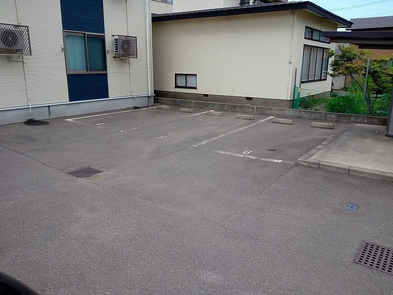 レオネクストブリリアンヒルズ 駐車場