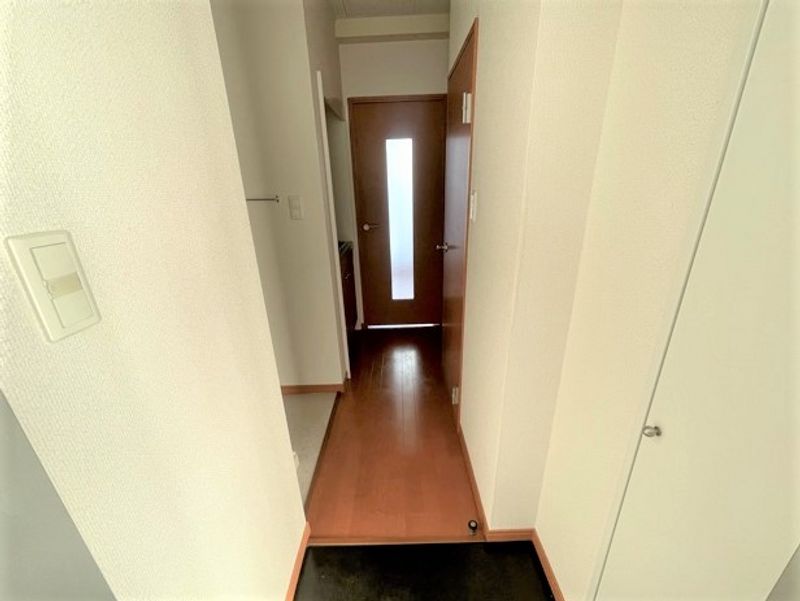 レオパレスカーマ９２９ 玄関