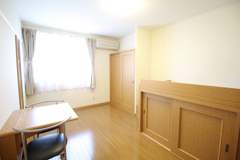 レオパレスＭＭＳ美 居間