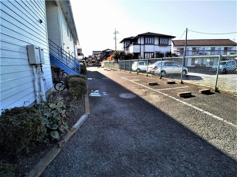 leopalace Parkside Maison Parking lot