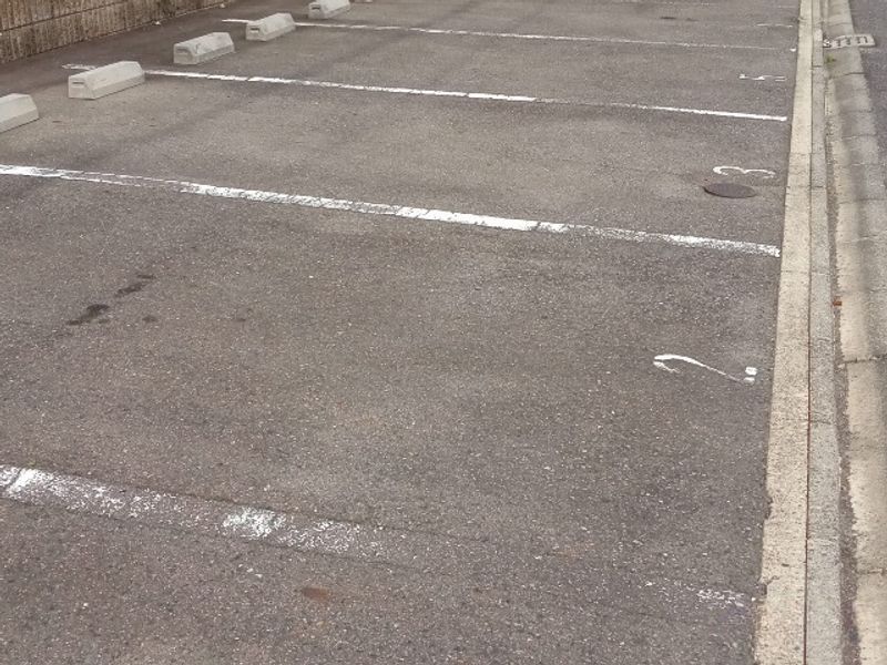 レオパレスリヴェール 駐車場