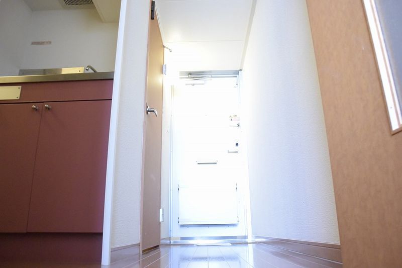 レオパレス郷 玄関