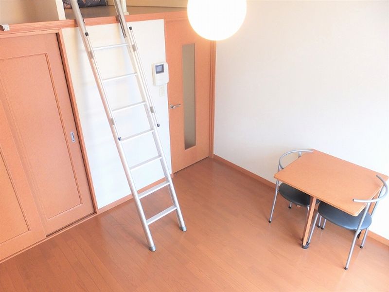 レオパレスラフォーレ長野 居間