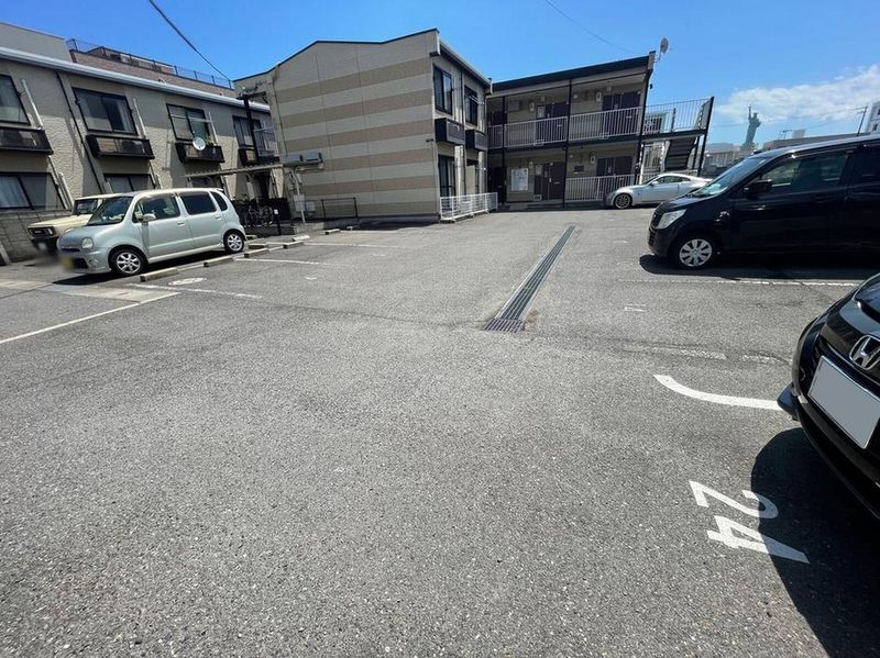 レオパレスＳ　ＣＯＵＲＴ 駐車場