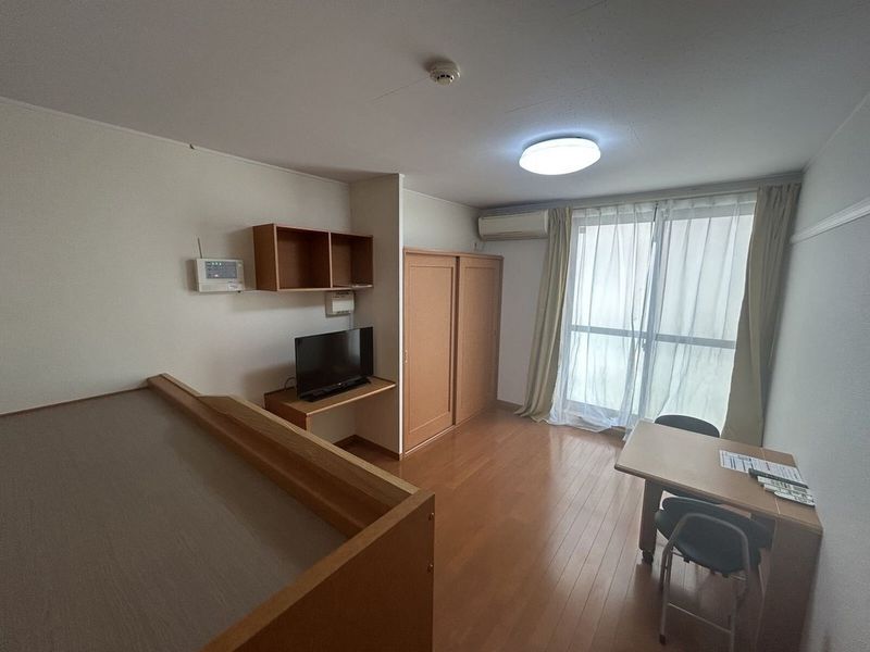 レオパレス松森台 居間