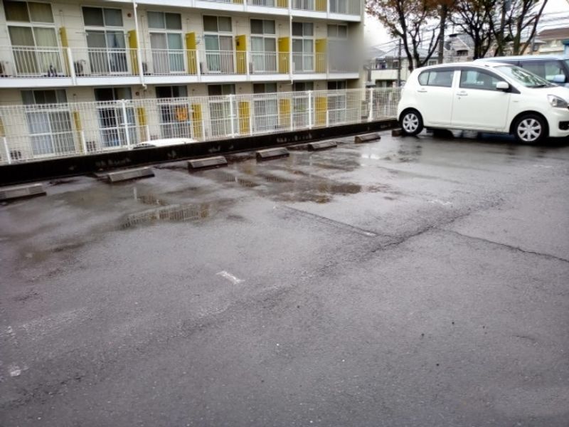 レオパレスフォンターナ 駐車場