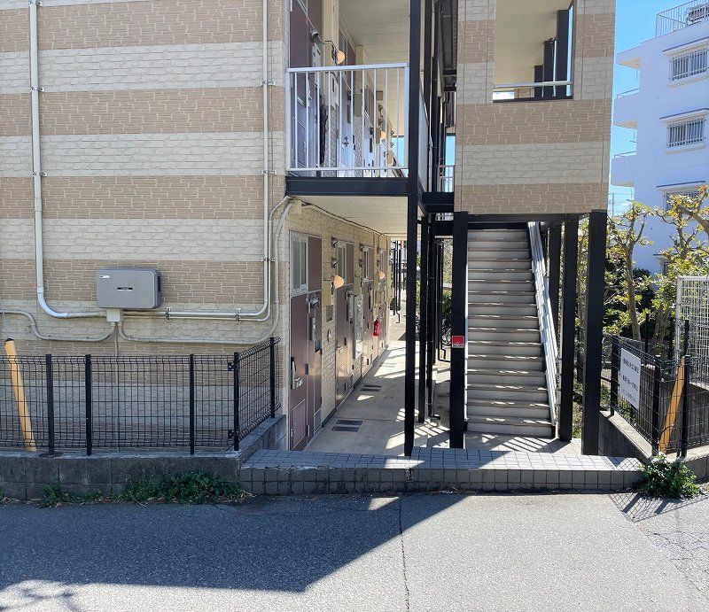 レオパレスメルシーⅠ エントランス