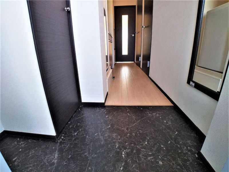 CLEINO Precious SRK Entrance