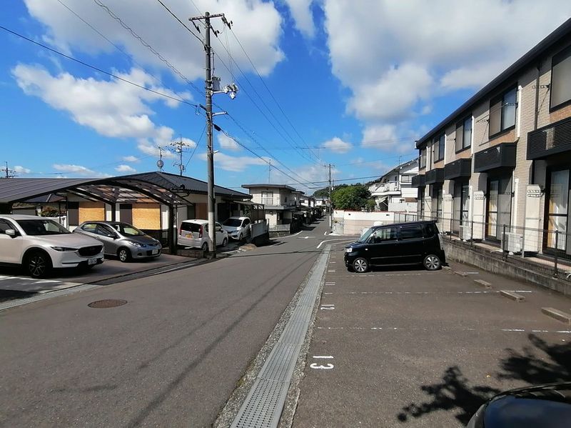 レオパレス青葉台 駐車場