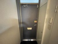 レオパレスフローラ 玄関