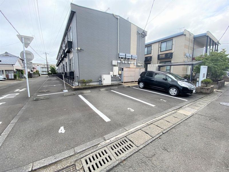 レオパレス大宮 駐車場