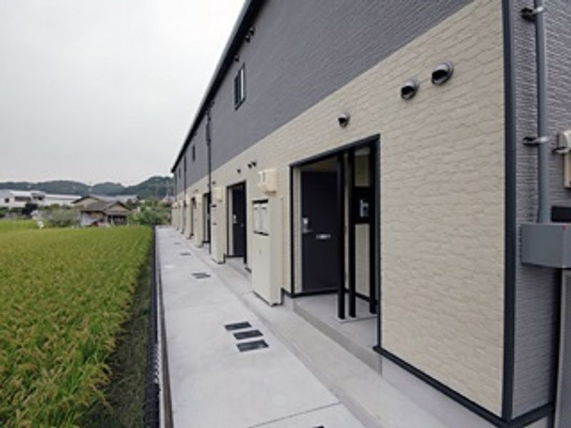 レオパレスＣＯＺＹ　ＣＯＵＲＴ 玄関