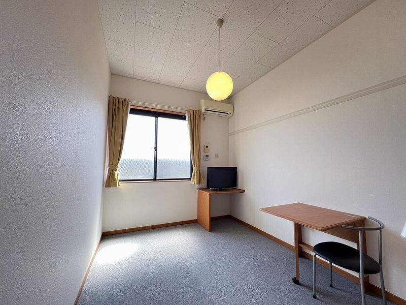 レオパレスクレストヒルズ向原 居間