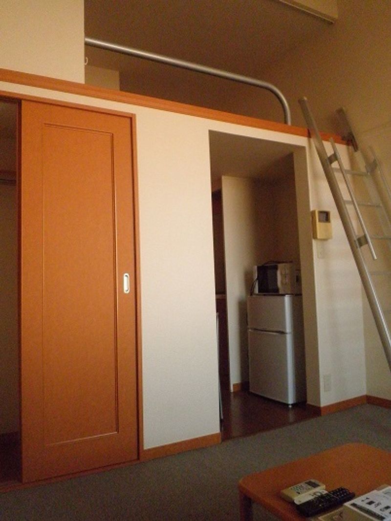 レオパレス横浜とつか 居間