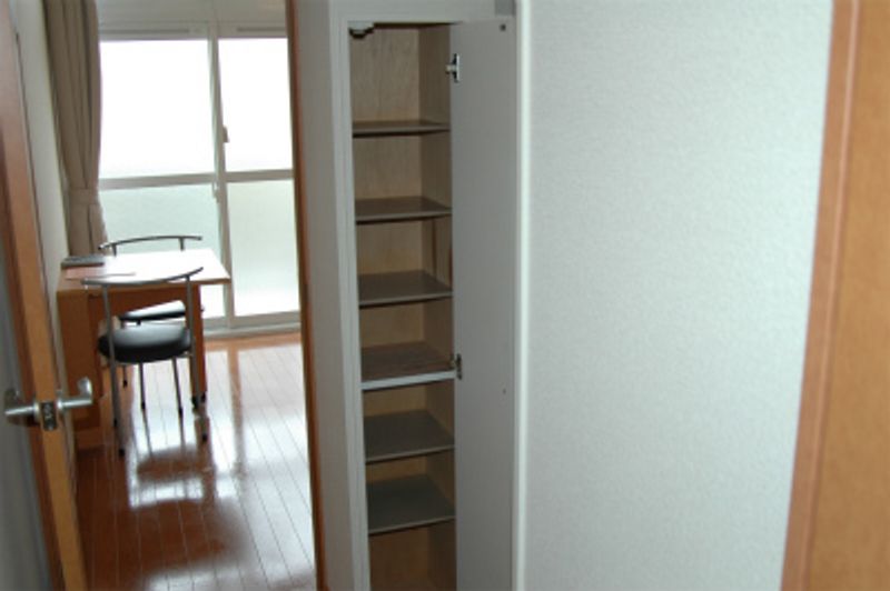 レオパレス東境 収納