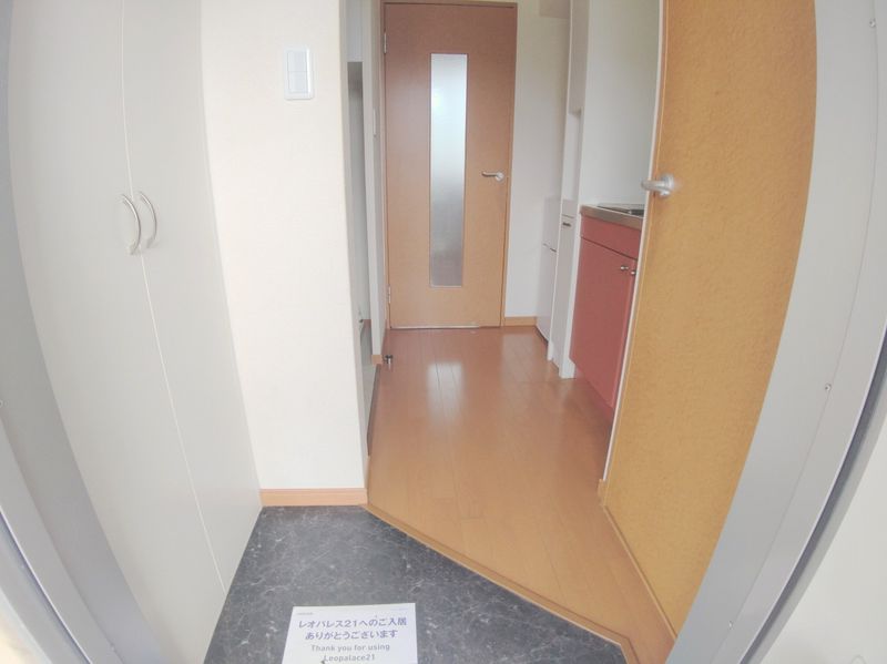 レオパレスエーヴィヒ 玄関