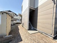レオパレスバックス エントランス