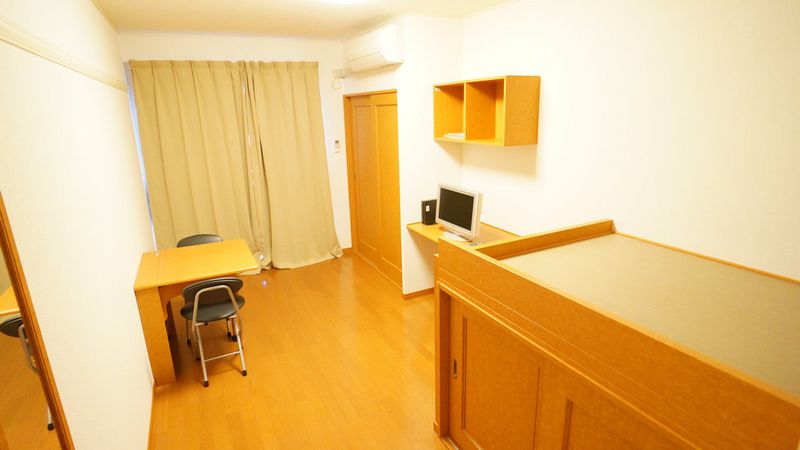 レオパレスベルファミーユ 居間