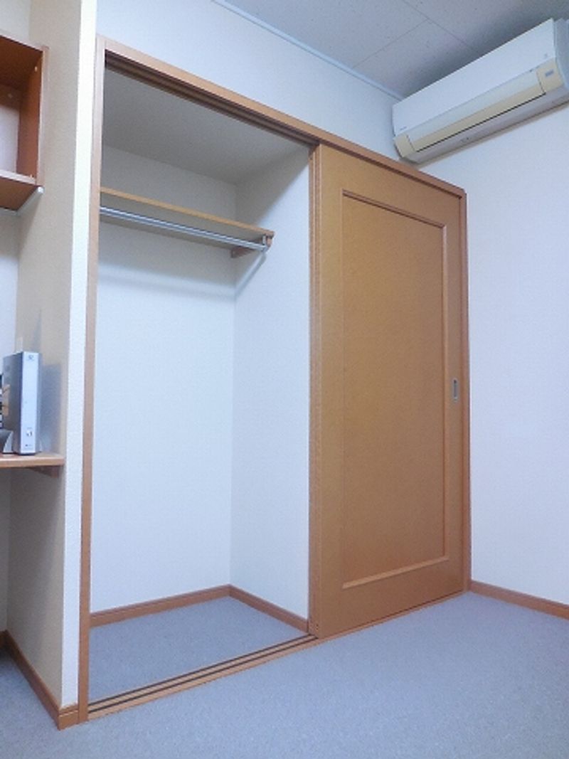 レオパレスブリリアント緑 収納