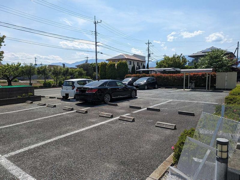 レオパレスアンソレイエ 駐車場