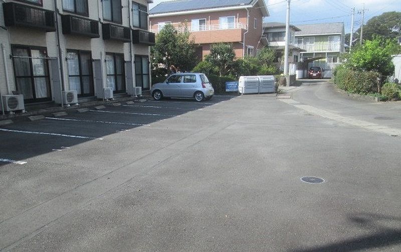 レオパレスストリームⅡ 駐車場