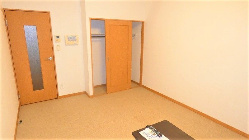 レオパレス泉の森 居間