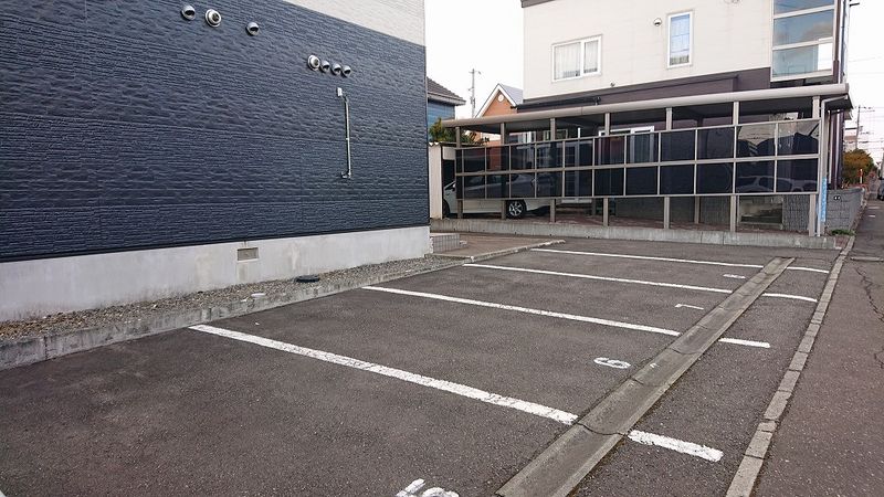 レオパレスおさつ 駐車場