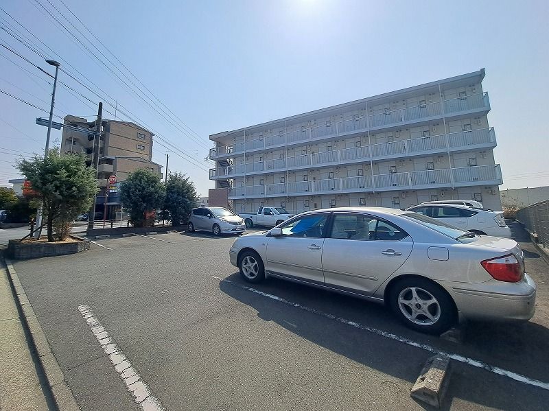 レオパレスＨＡＮＡＮＡＫＡ 駐車場