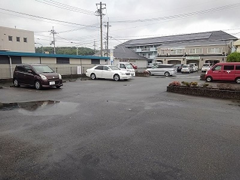 レオパレスゴールドリバー 駐車場