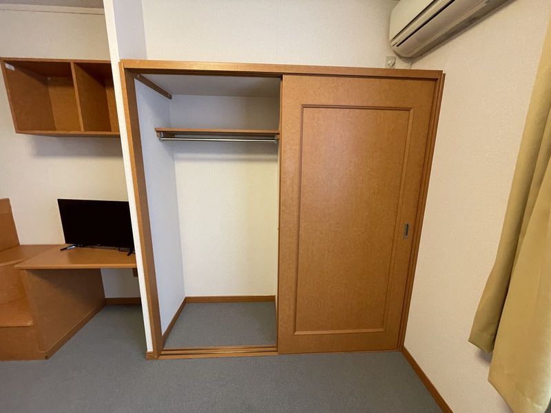 レオパレスフラワーヒル花山 収納