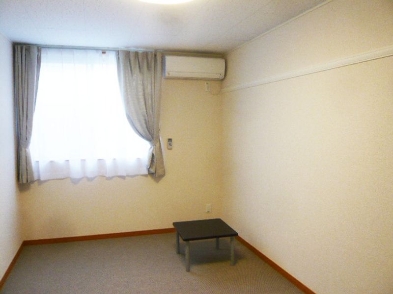 レオパレスフローラ　Ｓ 寝室