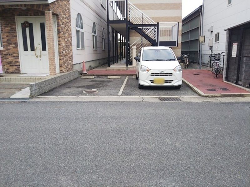 レオパレスまさご 駐車場