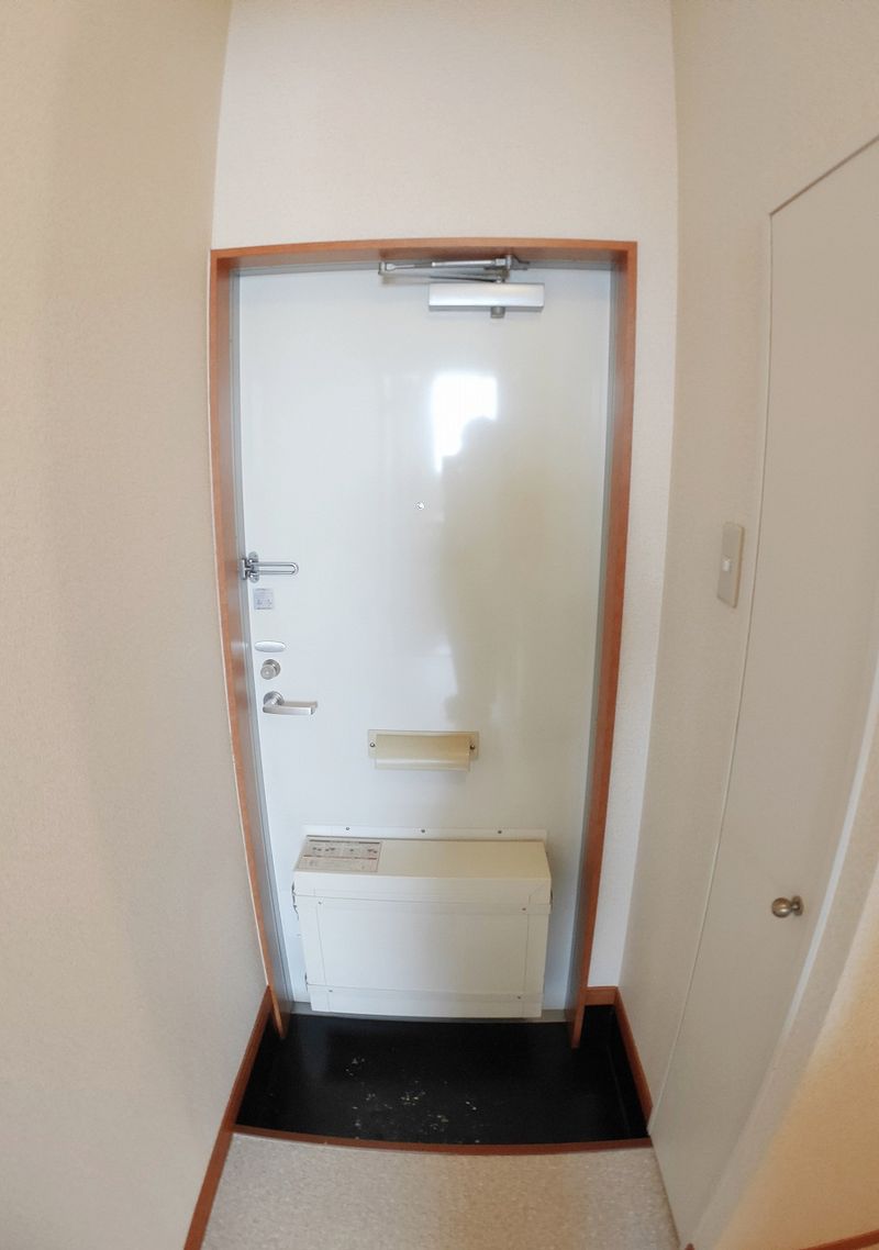 レオパレスハピネスＭ 玄関
