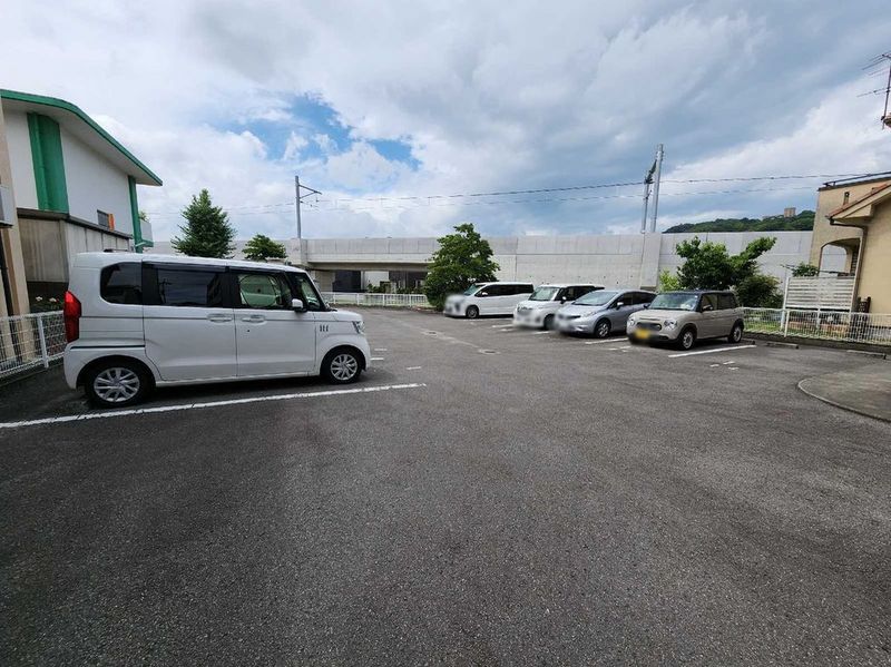レオパレスアークＫ　Ｔ 駐車場