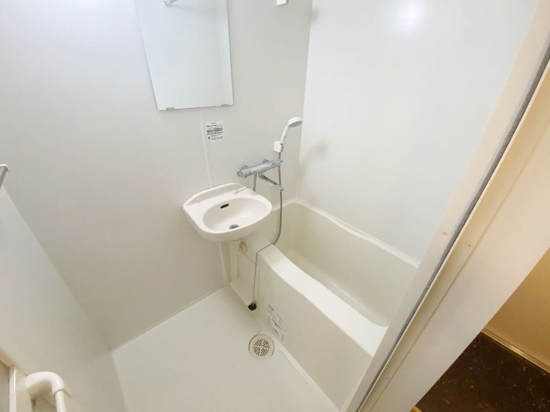 leopalace Takashima Bathroom