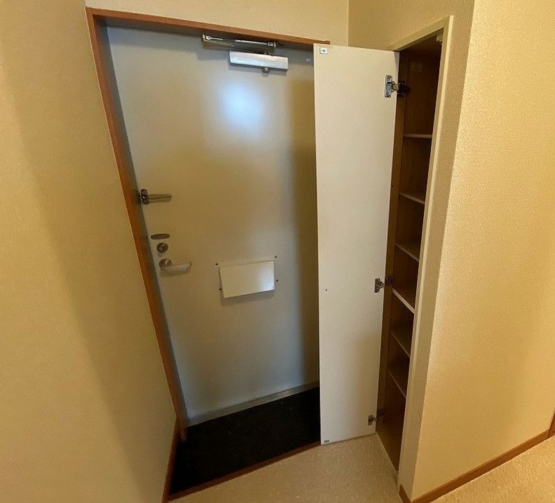レオパレス山王パーク 玄関