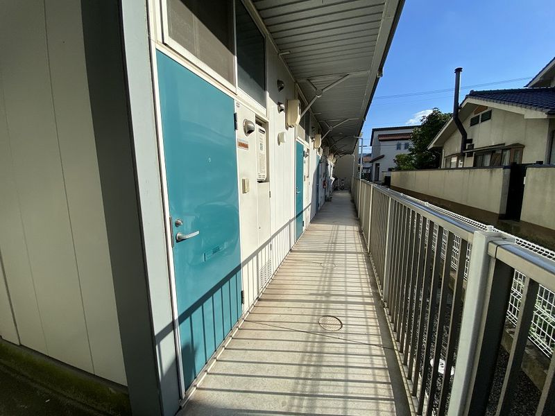 レオパレスフォレストハウス２１ 玄関