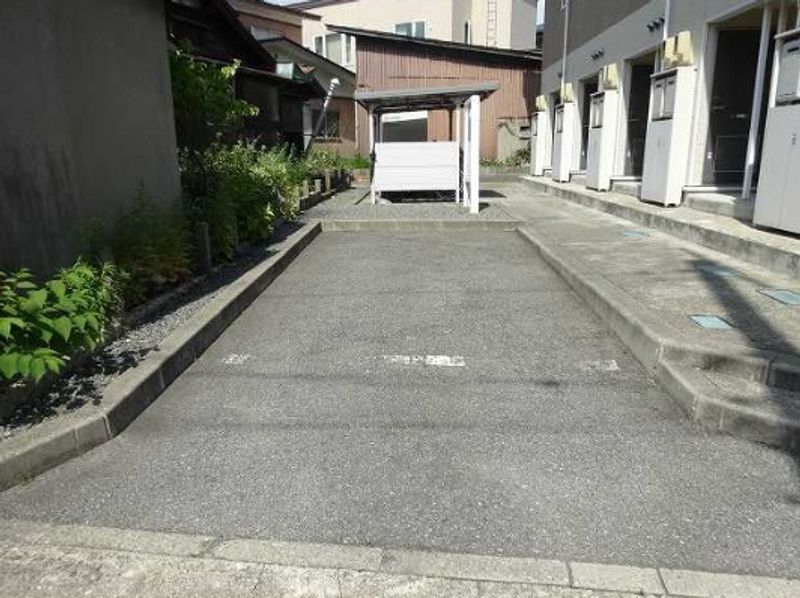 レオパレスグローⅠ 駐車場