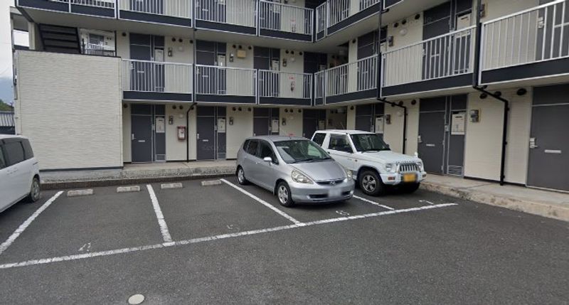 レオパレスマーブルパレス 駐車場