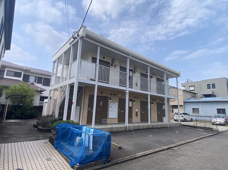 レオパレス三ツ屋 外観