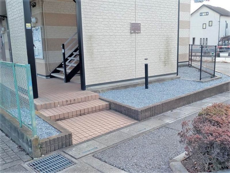レオパレスフロンティア エントランス