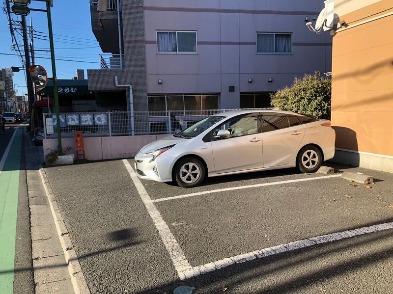 レオパレスソフィア 駐車場