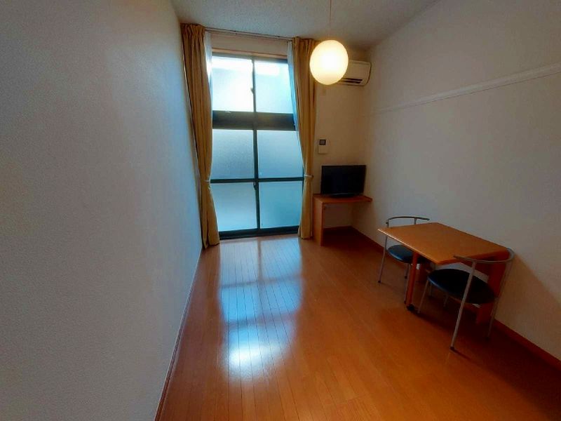 レオパレスおもだか 居間