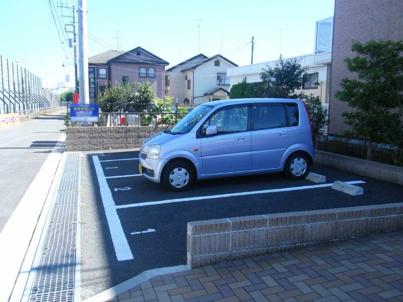 レオパレス高雄 駐車場