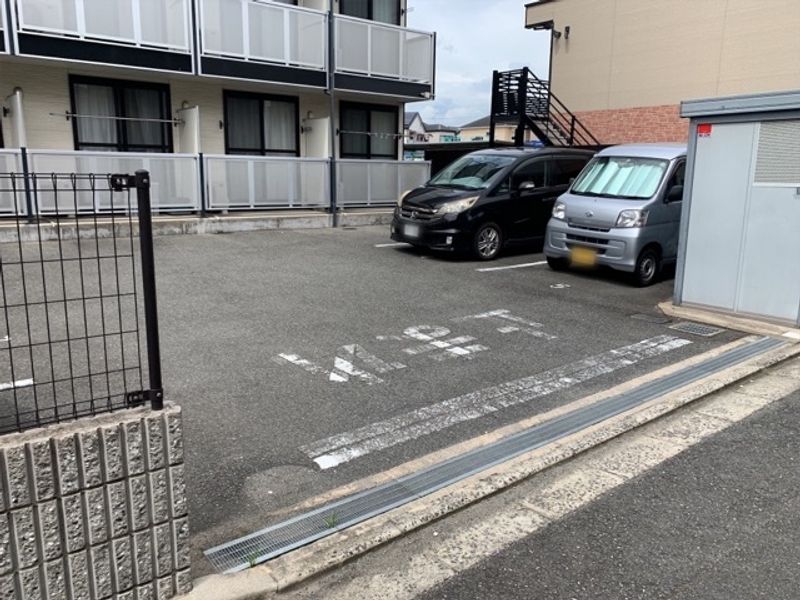 レオパレスあすなろ 駐車場
