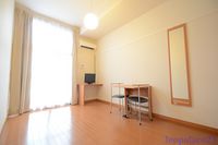 レオパレス屋敷山 居間