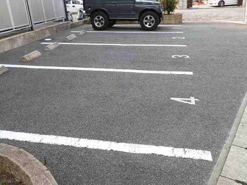 レオパレス北岡公園前 駐車場