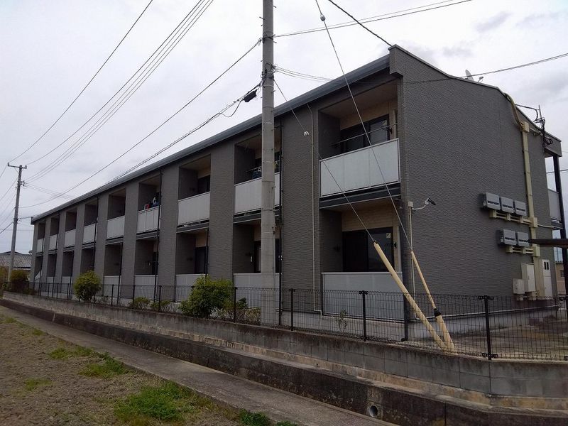 レオパレスあいれすと田村 外観