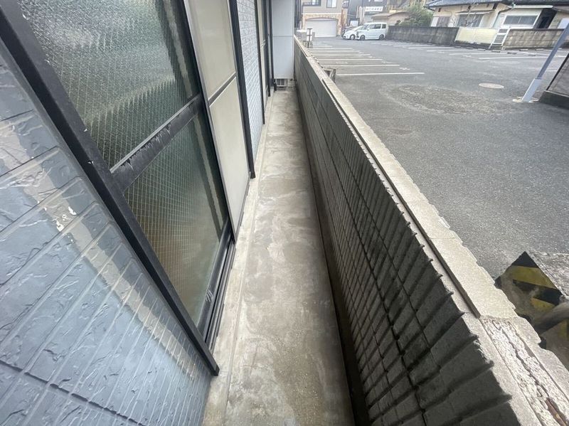 レオパレス中井町３ バルコニー