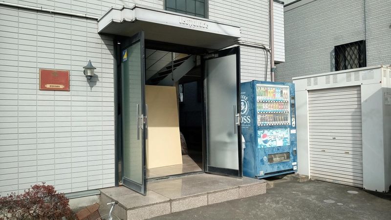 レオパレスＮＩＳＨＩＨＡＲＡ エントランス